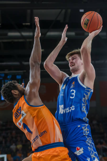 他既要保持 他既要保持