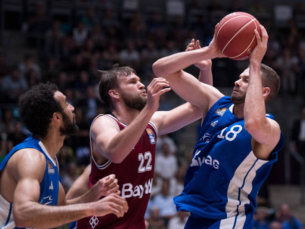 场上展示他 场上展示他