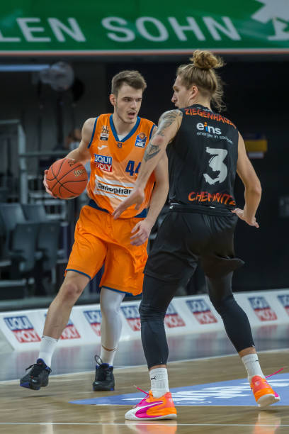 他在多支球 他在多支球